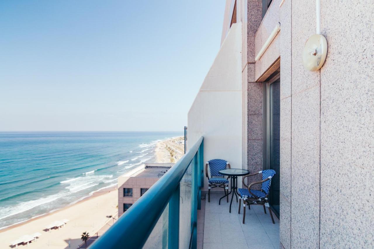 Almog Beach Apt Hotel מלון דירות אלמוג ביץ' Haifa Ngoại thất bức ảnh
