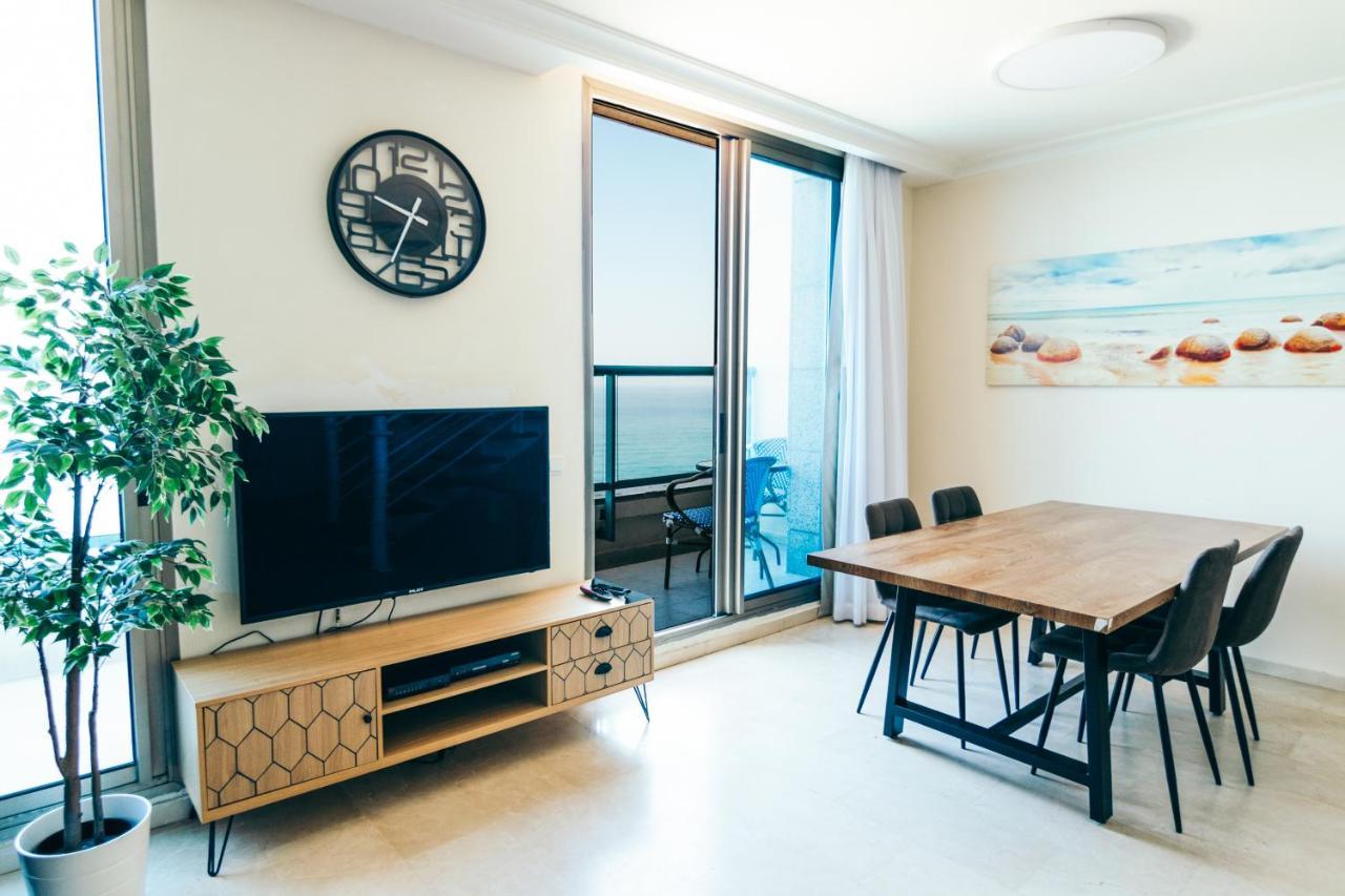 Almog Beach Apt Hotel מלון דירות אלמוג ביץ' Haifa Ngoại thất bức ảnh