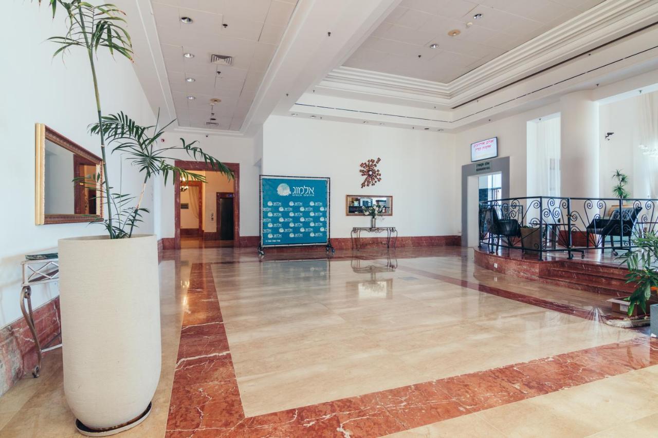 Almog Beach Apt Hotel מלון דירות אלמוג ביץ' Haifa Ngoại thất bức ảnh