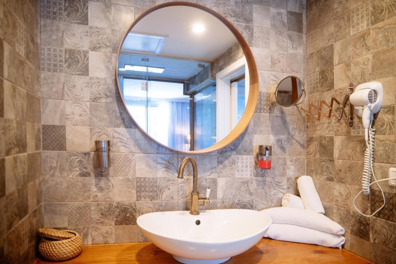 Almog Beach Apt Hotel מלון דירות אלמוג ביץ' Haifa Ngoại thất bức ảnh