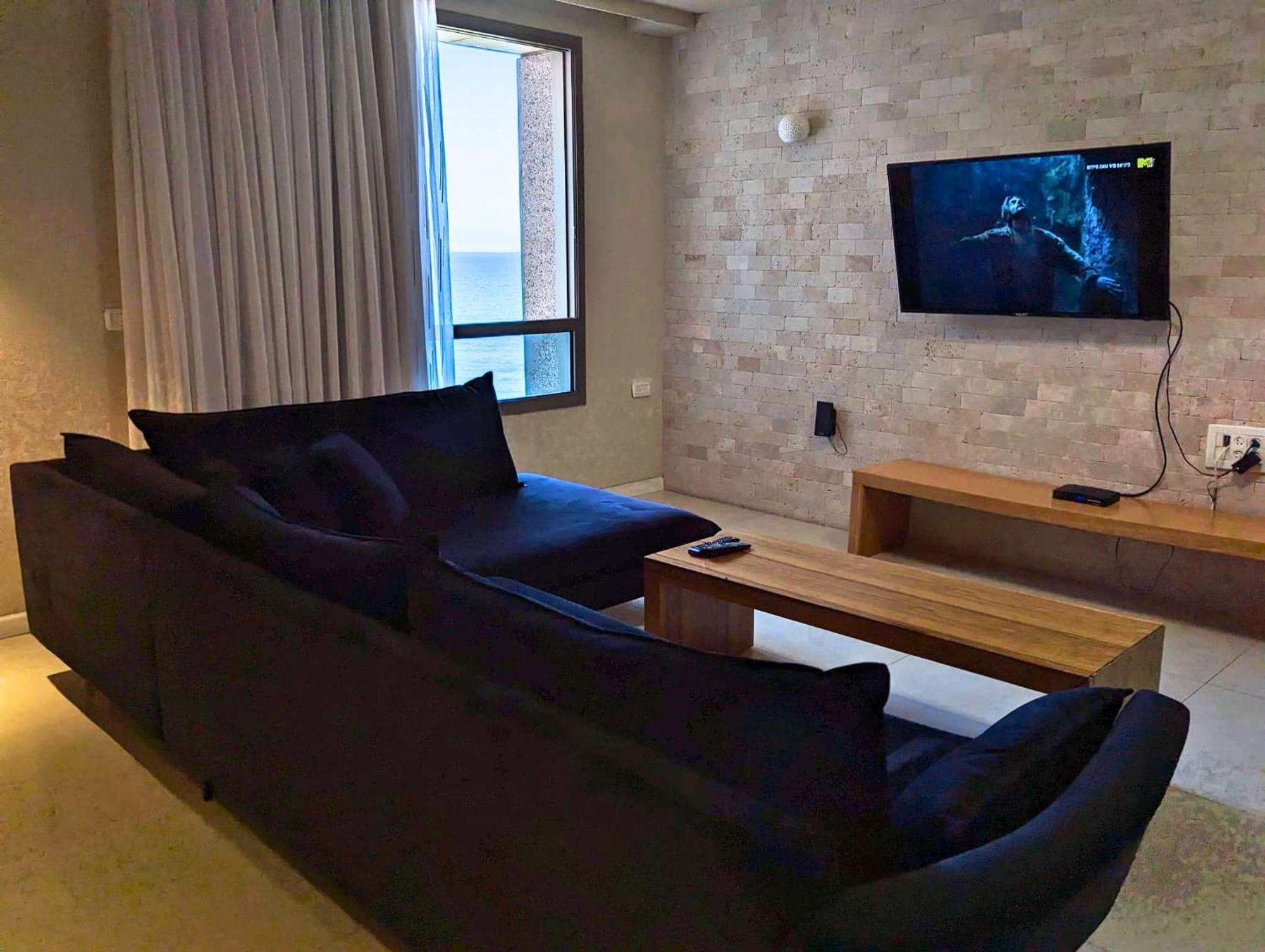 Almog Beach Apt Hotel מלון דירות אלמוג ביץ' Haifa Ngoại thất bức ảnh