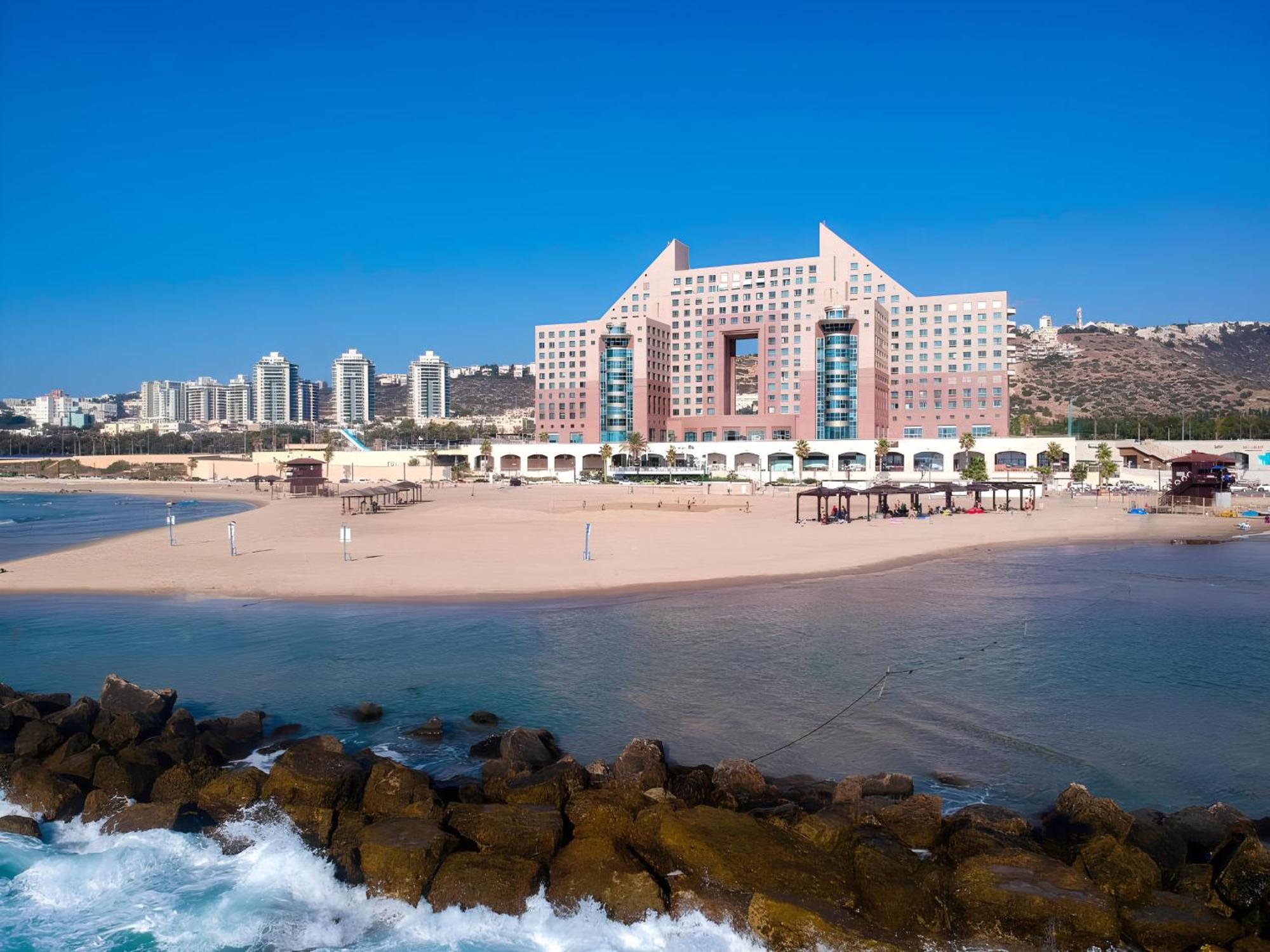 Almog Beach Apt Hotel מלון דירות אלמוג ביץ' Haifa Ngoại thất bức ảnh