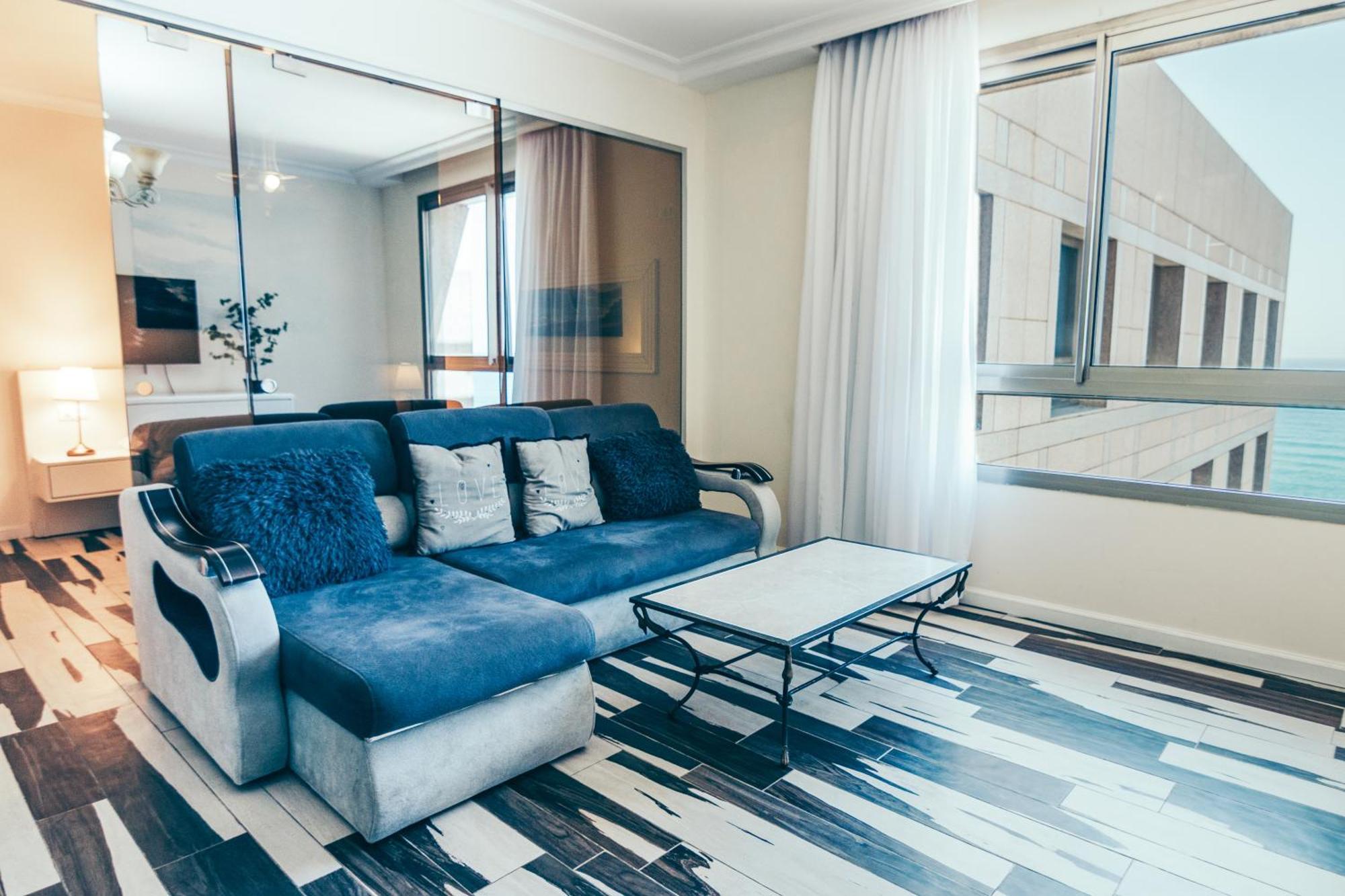 Almog Beach Apt Hotel מלון דירות אלמוג ביץ' Haifa Ngoại thất bức ảnh